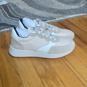 Soludos Vintage Style Sneakers Women’s Size 7 beige and white, New without tags